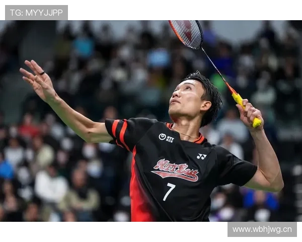 桃田贤斗拎个小背包走机场，后面那队接机豪车把我看懵